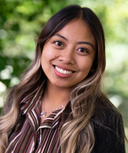 headshot of Leslie