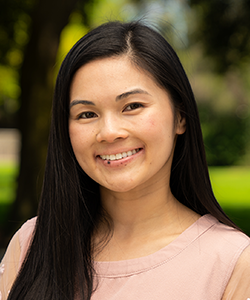 headshot of Lisa