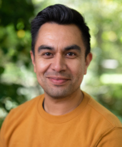 headshot of Raul