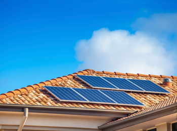 solar_rates_image tấm pin mặt trời trên mái nhà